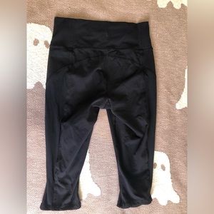 Lululemon leggings crop size 6
Inseam 15”
